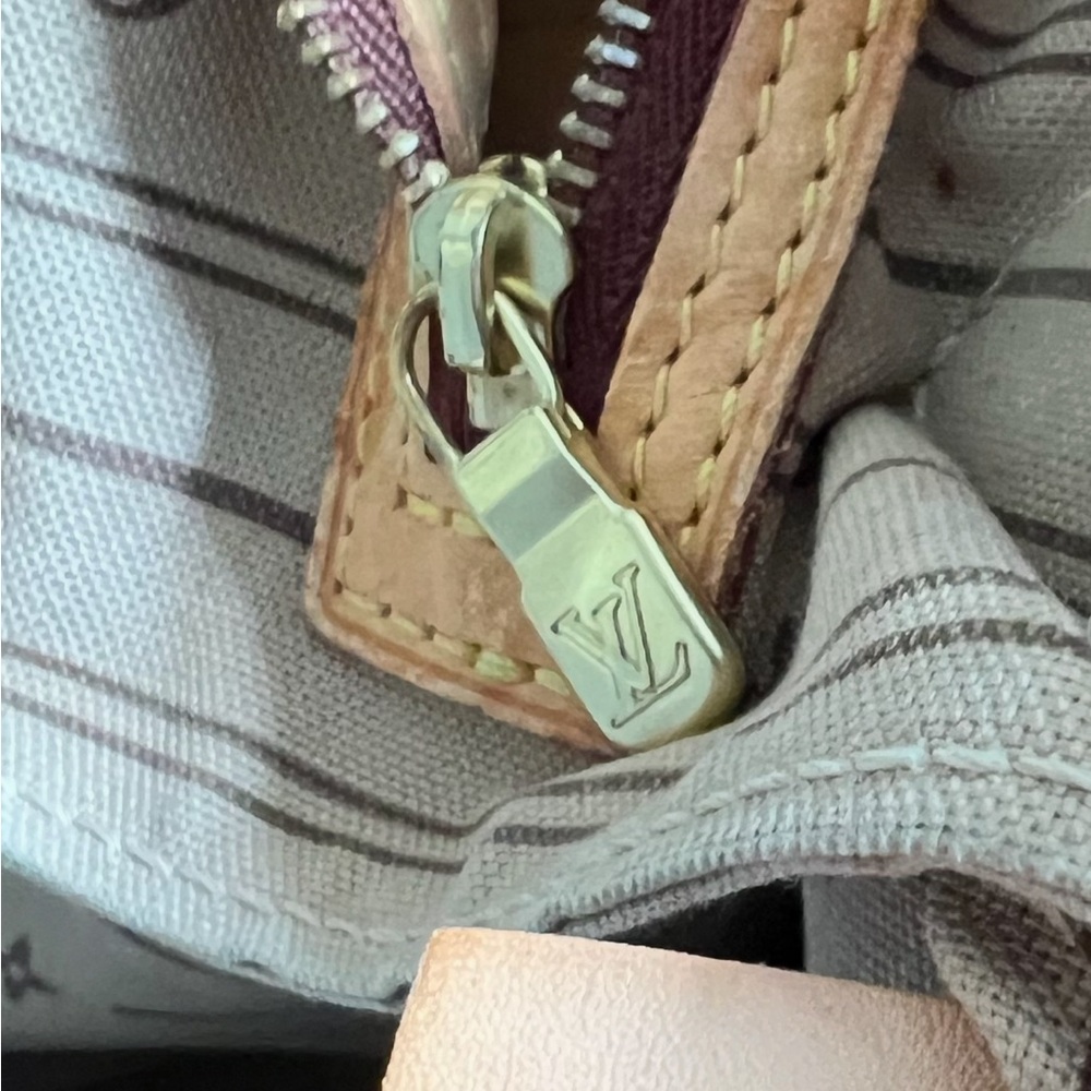 Louis Vuitton Monogram Neverfull MM - Picture 13 of 14